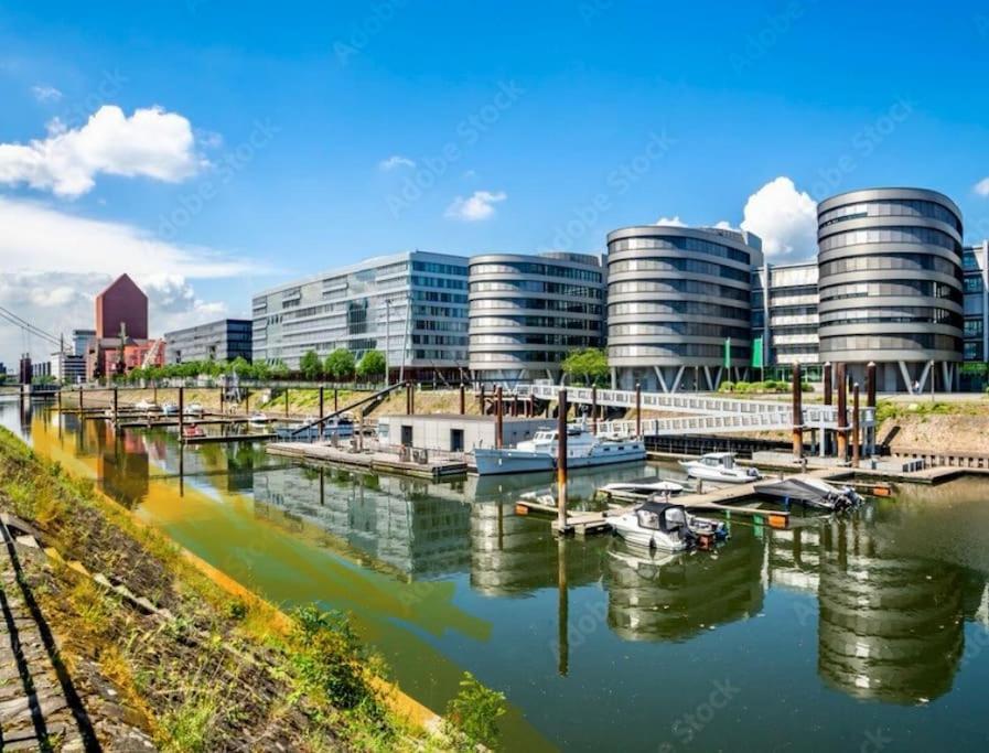 Onthepoint, Erdgeschoss, Abstellplatz Fuer Fahrraeder, City Und Innenhafen 5 Gehminuten!!! Duisburg Eksteriør bilde